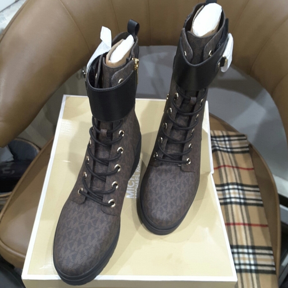 Michael kores Rorylug bootie